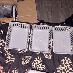 Little baskets to hold things in