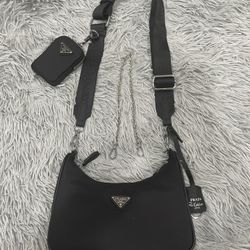PR⭐️D⭐️ Cross Body Purse 👛 Bag 👜 Cartera