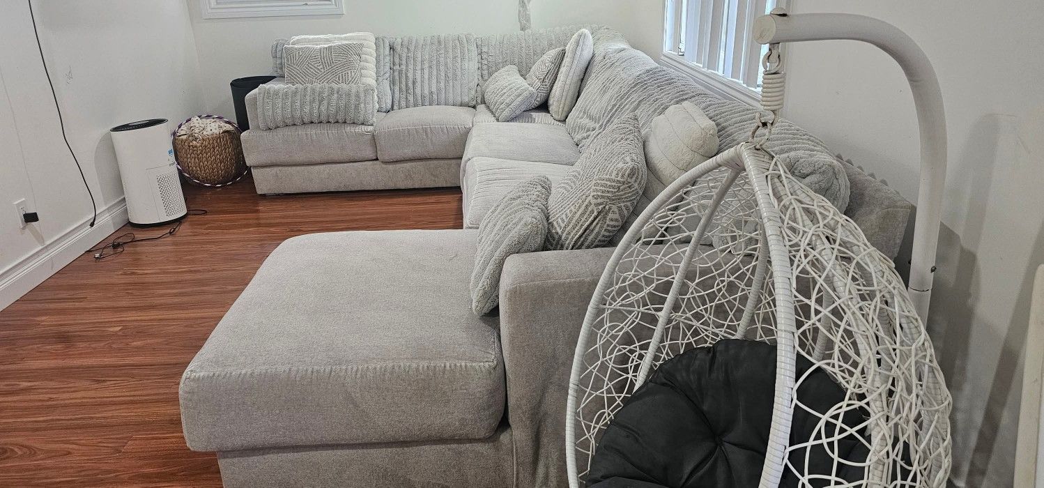 Bobs Sofa Light Gray