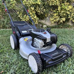 FEW TIMES USE IMMEDIATELY AVAILABLE  MURRAY 21 INCH WITHD CUT. PUSH LAWNMOWER . WITH GRASS BAG INCLUDED. PERFECTLY  WORKING CONDITION POWERED BY SUPER