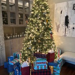 Christmas Tree 9ft Pre-Lit Artificial Holiday Tree 9 foot Pre-Lit