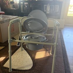 folding commode