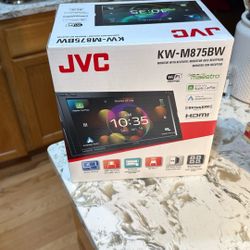 LIKE NEW ** JVC CAR STEREO- Apple Car Play And Android Auto