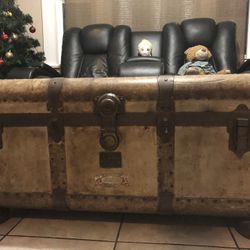 Vintage steam Trunk Coffee Table