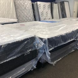 ⚡️Clearing out Truckloads of Mattresses⚡️