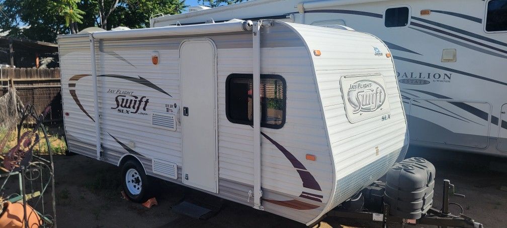 2014 JAYCO TRAVEL TRAILER...... BUNK BEDS .....2700 Pounds Empty