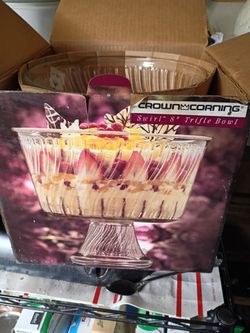 A 8 '. Nice New Clear Glass Trifle Bowl
