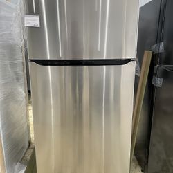 LG NEW STAINLESS STEEL 33” TOP AND BOTTOM FRIDGE