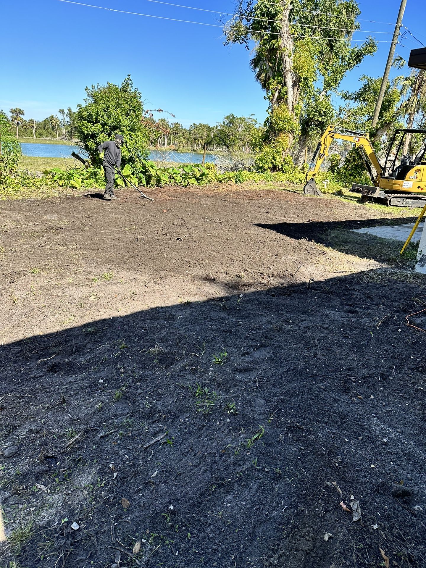 Drain field and septic tank. Sistema séptico.