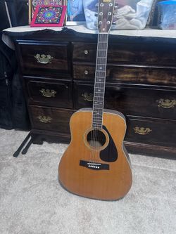 Yamaha guitar