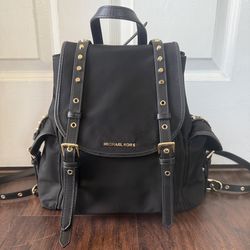 Backpack 🎒 -MICHAEL Michael Kors Leila Small Flap Backpack