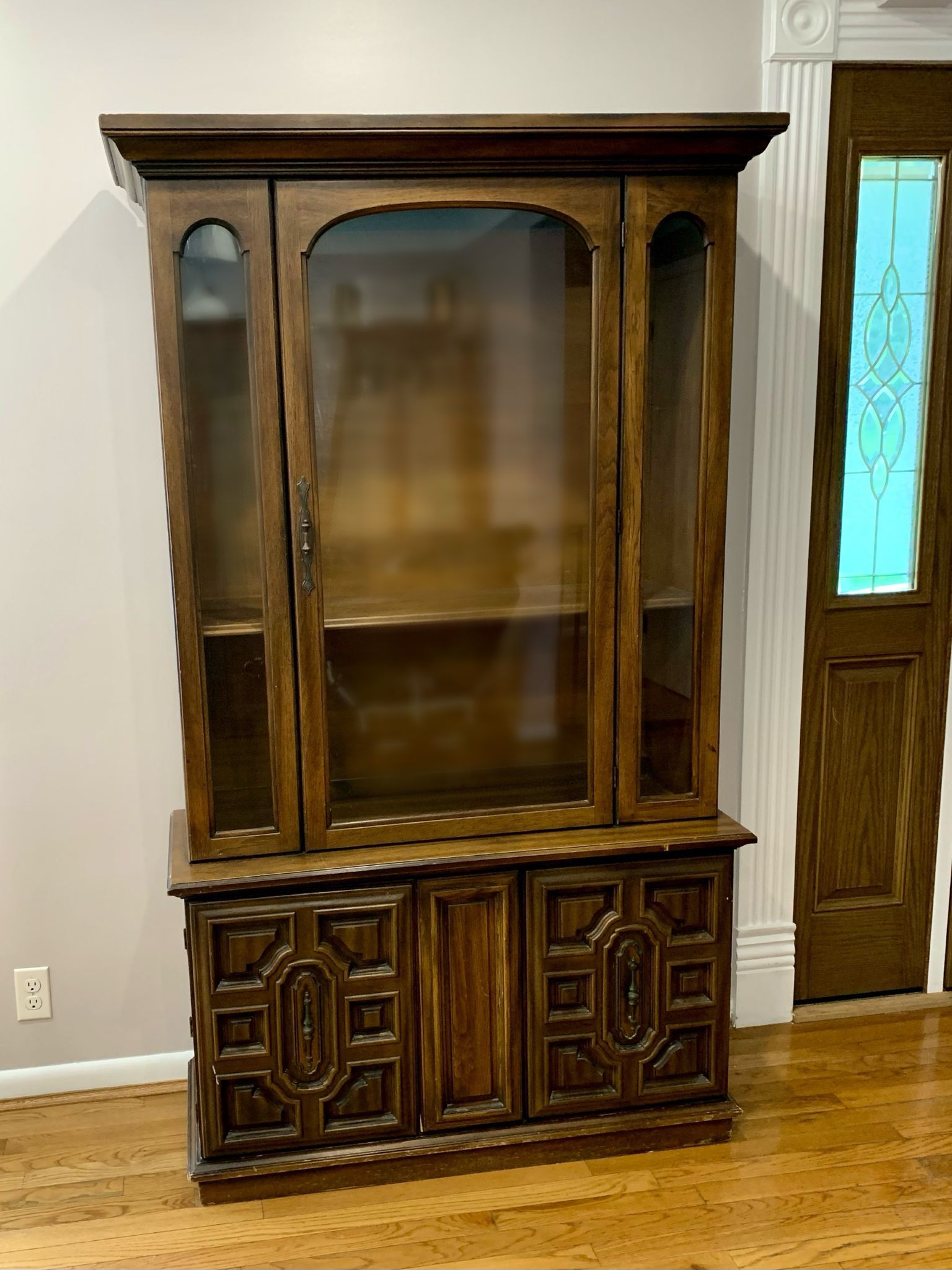 Vintage China Cabinet/Hutch