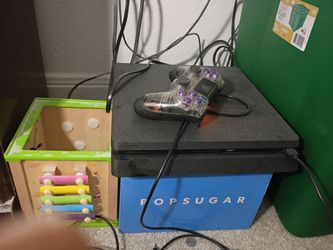 Ps4 slim mint condition 1Tb