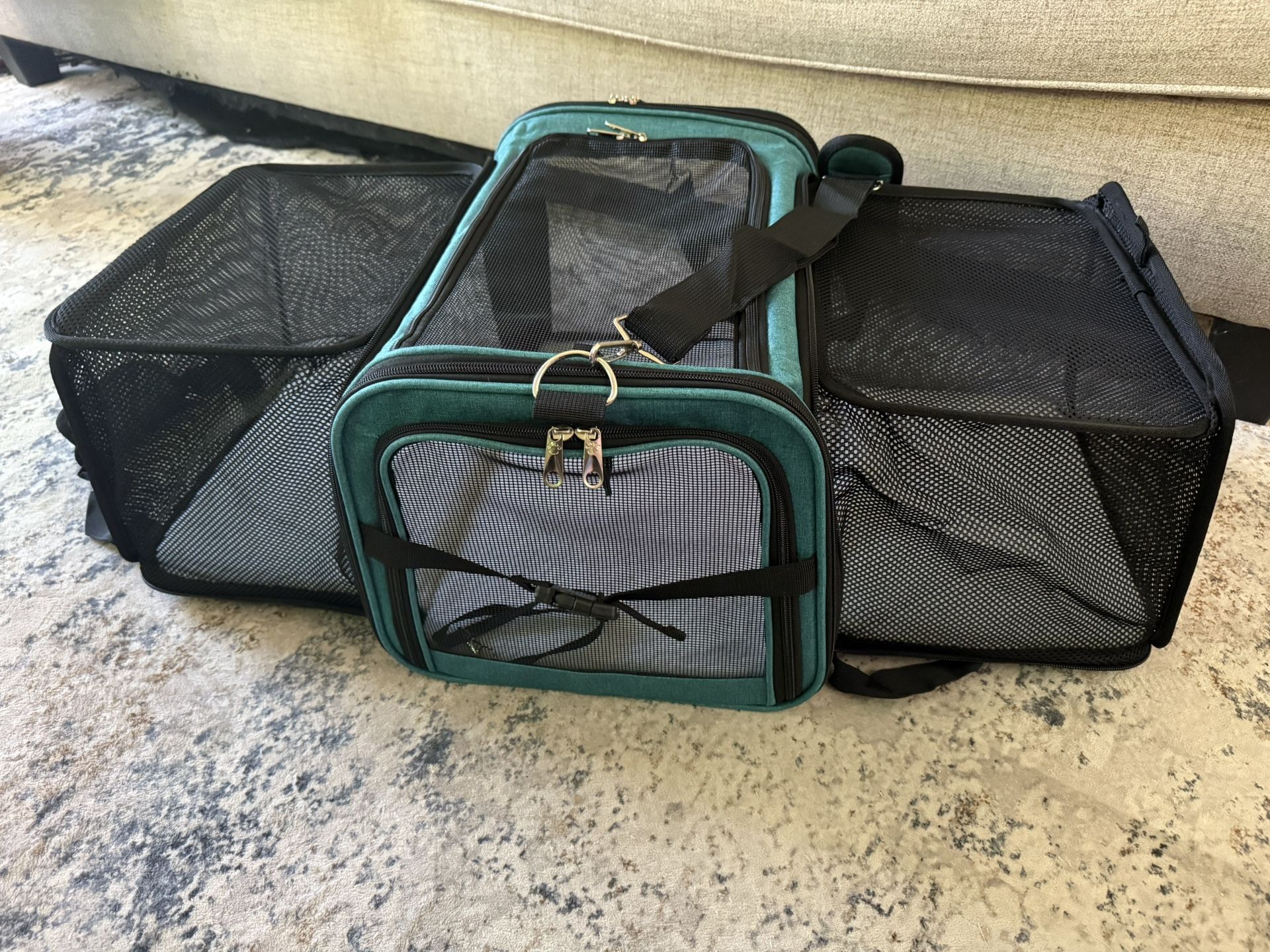 Brand New Picea Pet Carrier approved by airlines