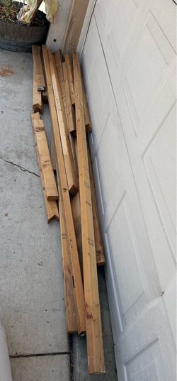 Pipes and wood Between 15 and 25 pz of wood different sizes ..all for $10.00 .. firm