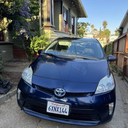 2012 Clean Title Toyota Prius 