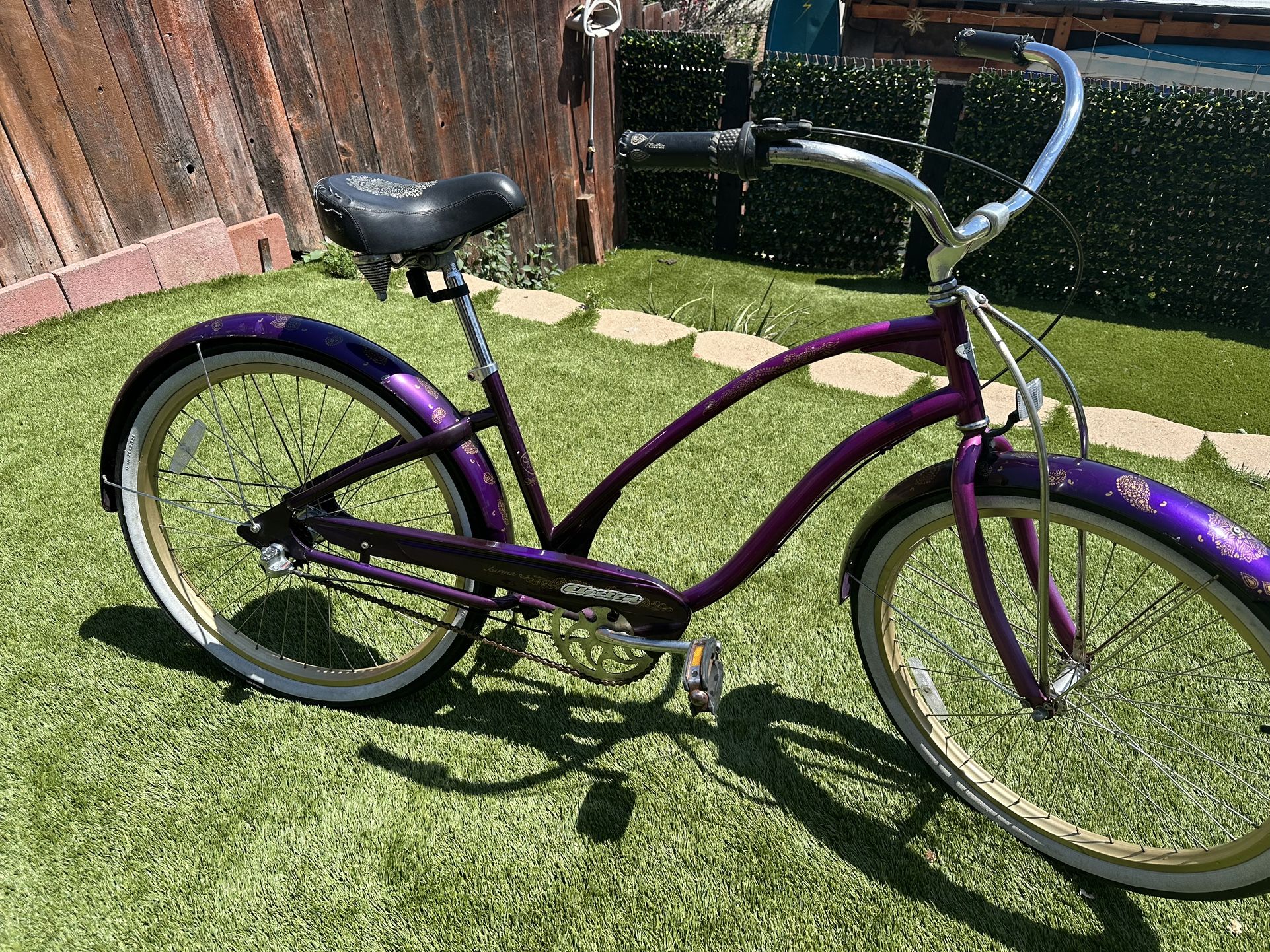 Electra Women’s Karma Model Beach Cruiser 26inch. 3Speed Beautiful Purple Color. Gold Rims.