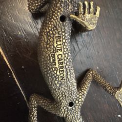 Blu Carréon Home Brass Gecko w/ Rose Quartz Stone — Luxury Décor