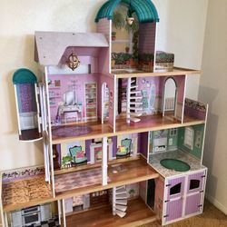 Extra Large Kidcraft Barbie House…Excellent Condition!