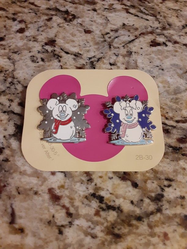 Set Of 2 Disney,  Mickey and Minnie Pins