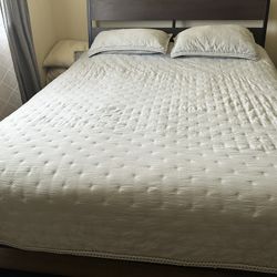 Brown Queen Bed Frame – Sturdy – Good Condition