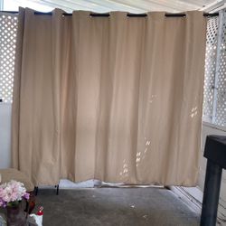 Ajustable Curtain Divider