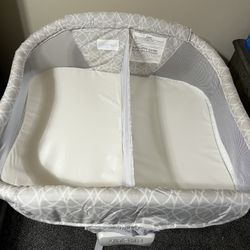 Twin Halo Bassinet 