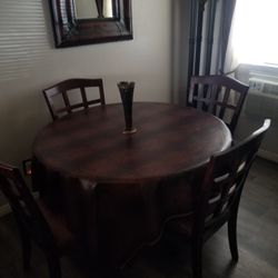Dining Table  With 4 Chairs 
