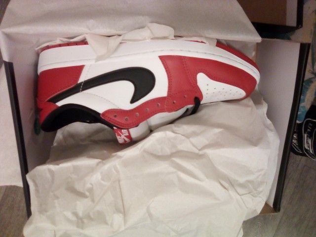 Jordan 1 Retro Low Chicago Size 9 Men