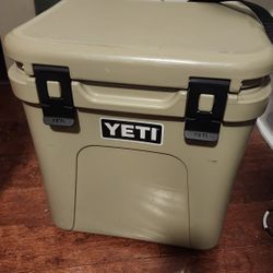 YETI Roadie 24 Desert Tan 22 qt Hard Cooler