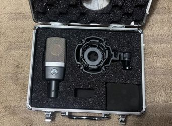 AKG C214 Condenser Microphone w/ Case & Shockmount – Studio Quality