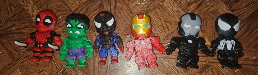 MARVEL SUPER HERO FIGURES