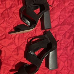 Heels Black Size 5 1/2