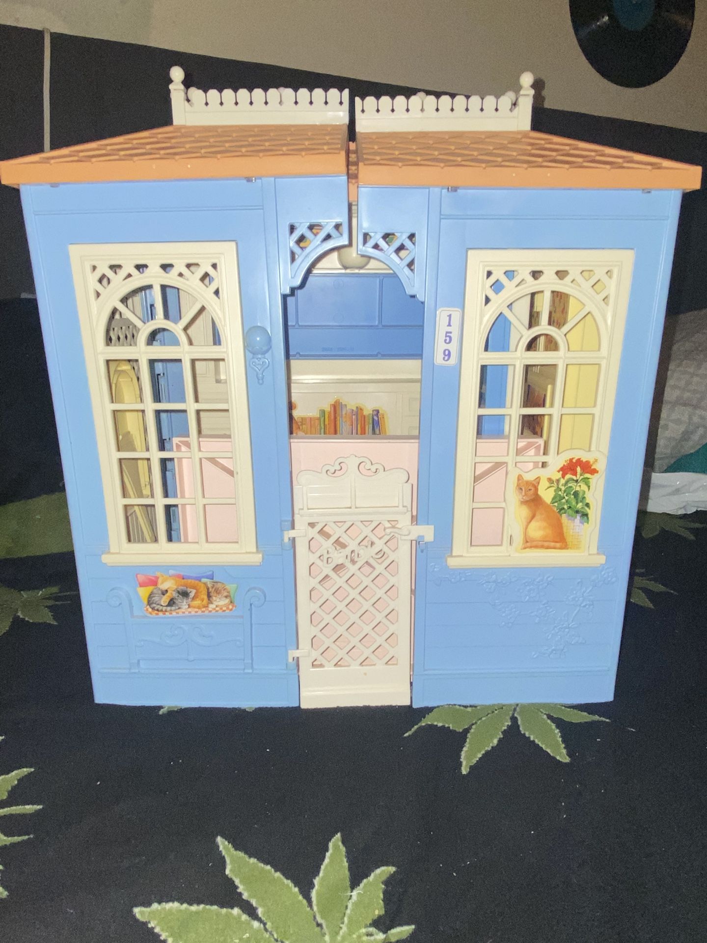 Mattel Barbie 1998 Family Cottage Blue Fold Out Doll House