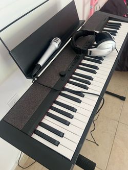 Casio CT-S1 61-Key Keyboard Piano + Power Adapter & Headphones
