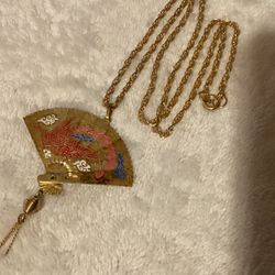 18” Gold Chain With Fan Pendant 