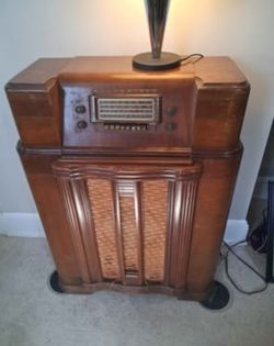 Vintage Silvertone Radionet Gramophone Console Radio