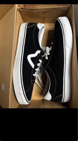 Size 12 men’s tennis shoes