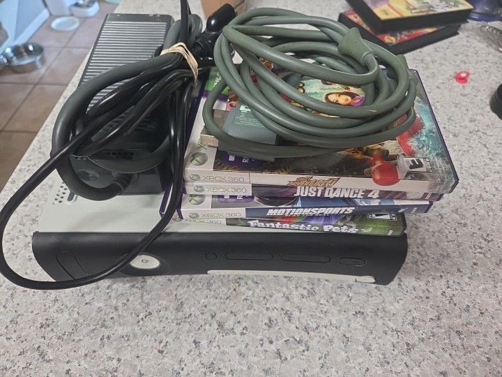 *error Code 1414* Xbox 360 With 4 Games