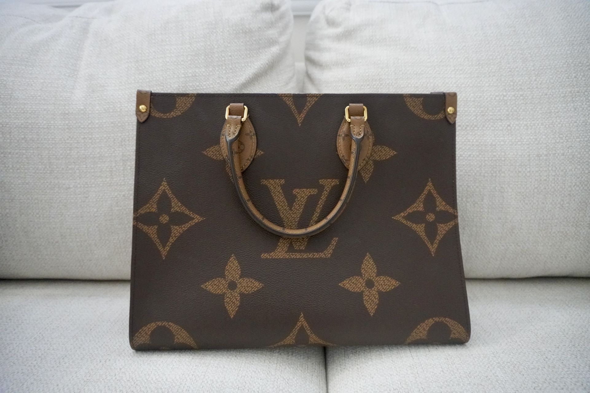 Louis Vuitton Purse: 70% Off!