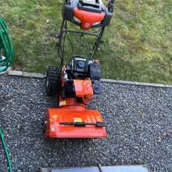 ST 224 Husqvarna snowblower excellent condition
