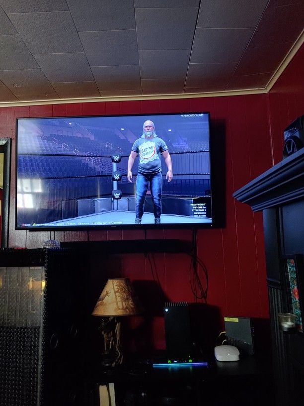 50 Inch Roku TV with Remote And Wall mount