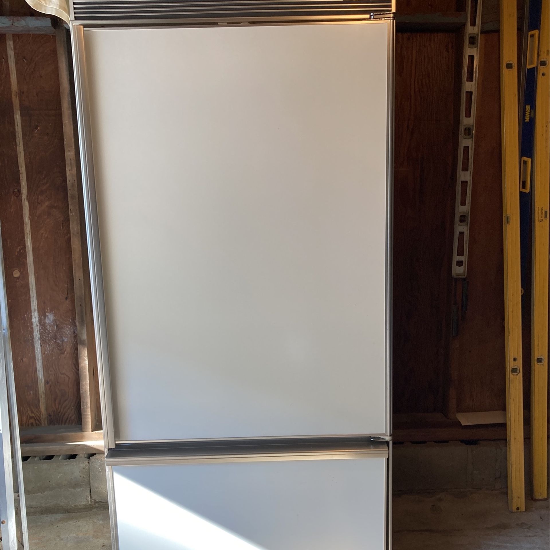 SUB -  ZERO FRIDGE Like New