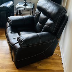 Leather loveseat And Recliner