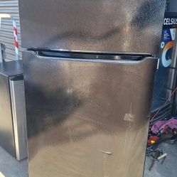 APARTMENT REFRIGERATOR (DELIVERED)