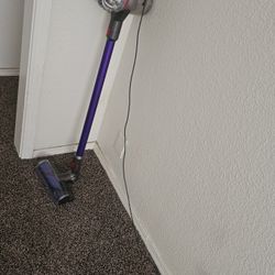 DYSON Vacuum 