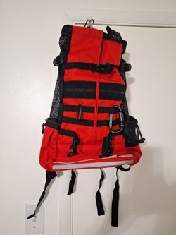 Sm pet Backpack new with tags for 6 dollars
