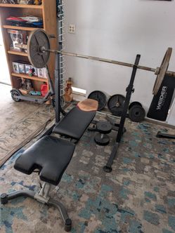 Weight bench with plates