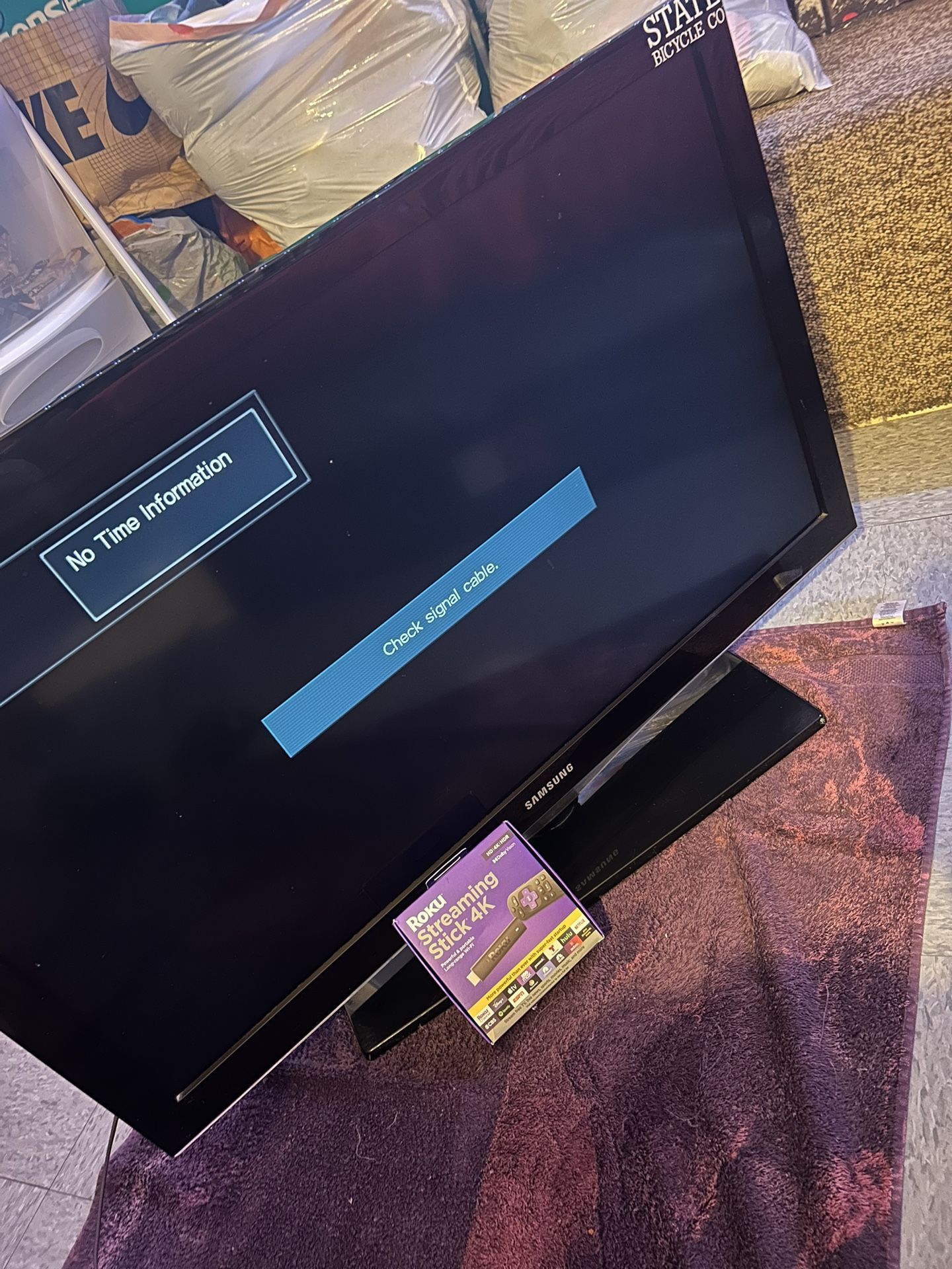 Samsung 40 Inch LCD HDTV ( Roku Included )