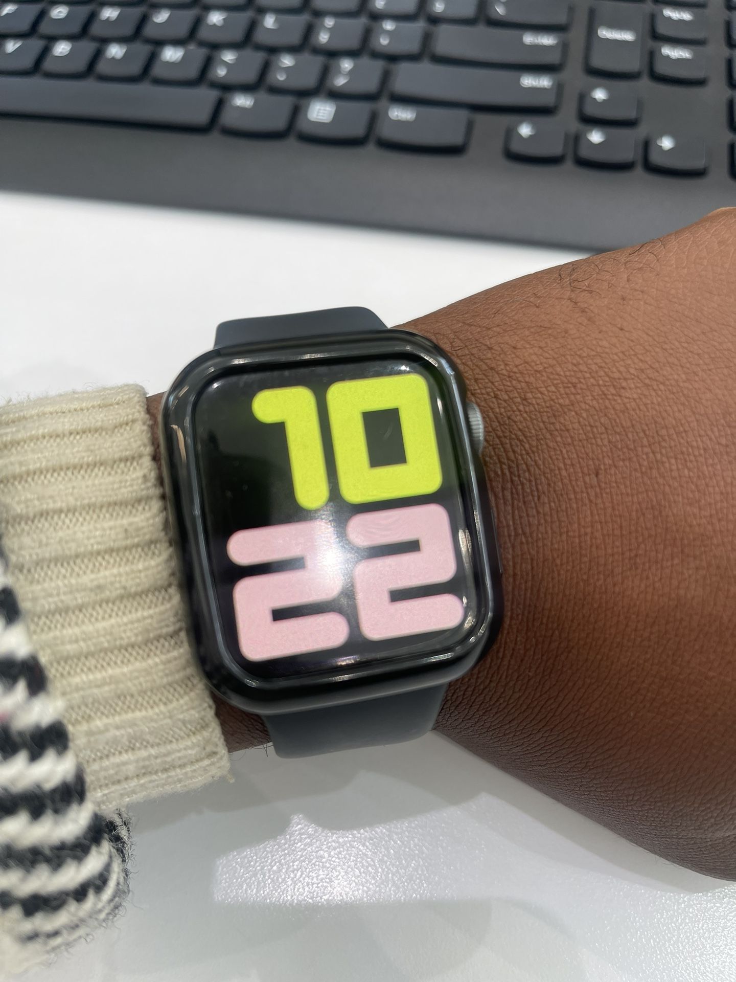 44mm Apple Watch Series 4 (2018)